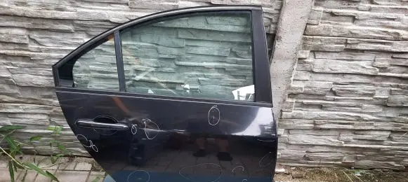 Nissan Primera Rear door