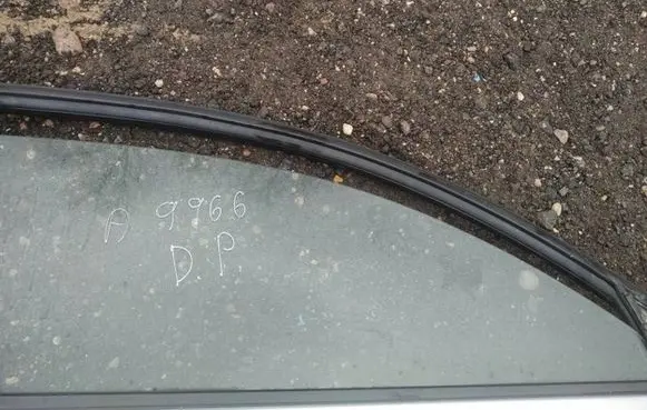 Nissan Primera Front door window glass four-door AS2