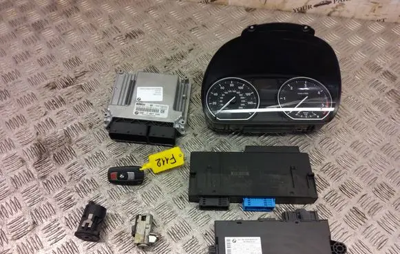 BMW 1 E81 E87 Engine ECU kit and lock set 7807530