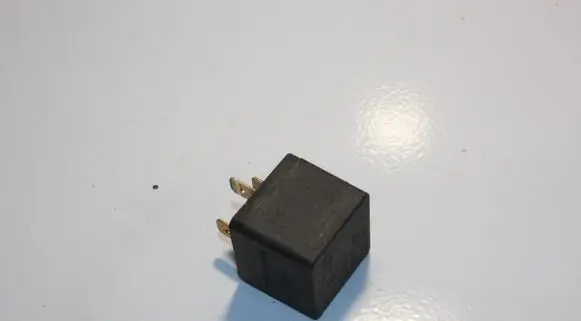 Volkswagen PASSAT B5 Other relay 431051253H