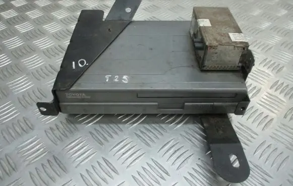 Toyota Avensis T250 Radio/GPS head unit trim 08662-00840