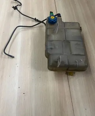 Iveco Daily 6th gen Coolant expansion tank/reservoir