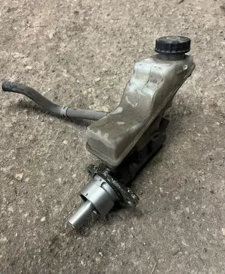 Toyota Avensis T250 Master brake cylinder 25113379