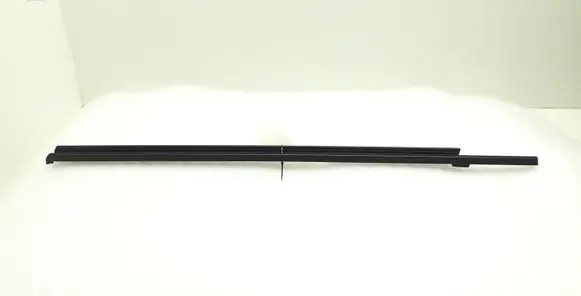 Porsche Cayenne (92A) Rubber seal front door window/glass 7P0837471