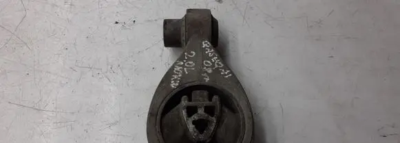 Engine mount bracket