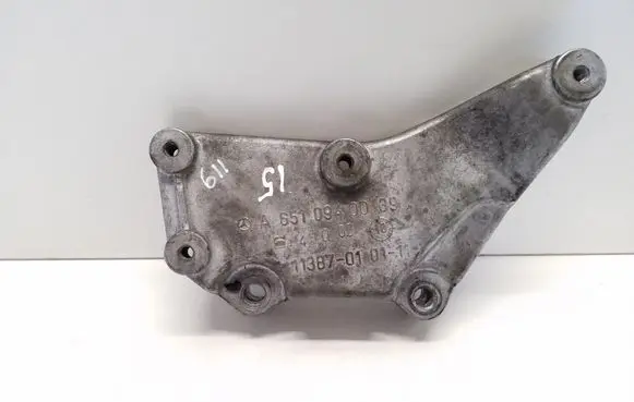 Mercedes-Benz E W212 Engine mounting bracket A6510940039