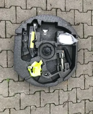 Volkswagen Touran I Tool box 1T0012109