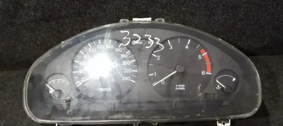 Mitsubishi Carisma Speedometer (instrument cluster) op0179001 mr114277