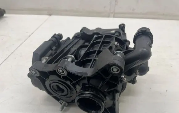 Thermostat/thermostat housing