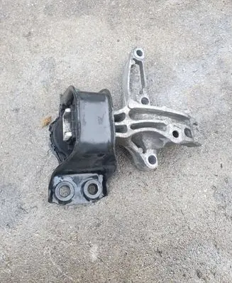 Nissan Juke I F15 Engine mount bracket 112848459R