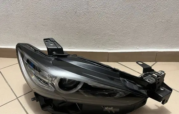 Mazda 6 Headlight/headlamp GRF551030