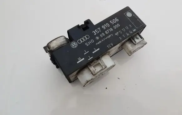Volkswagen Golf III Coolant fan relay 357919506 898718000