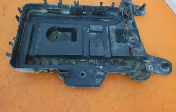Volkswagen Golf V Battery box tray 1K0915333C