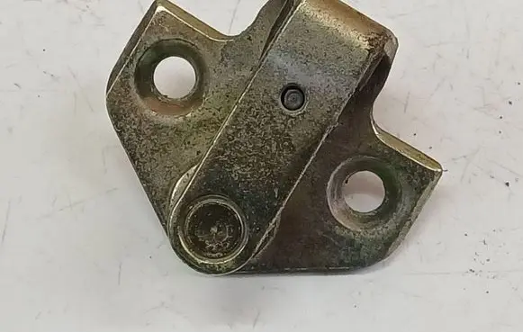 Ford Mondeo Mk III Rear door lock loop/hook striker 