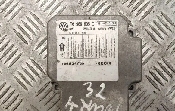 Volkswagen Touran I Airbag control unit/module 1T0909605C