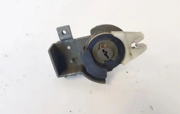 Rover 100 Front door lock (next to the handle) r301673