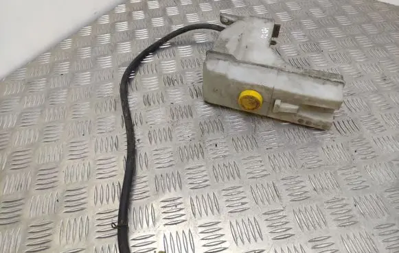 Nissan X-Trail T30 Coolant expansion tank/reservoir cap 