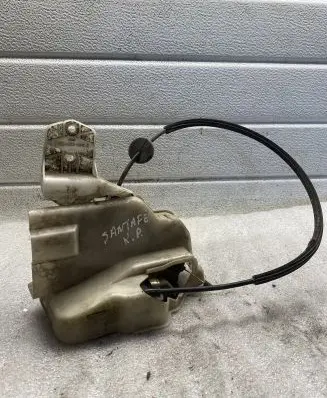 Hyundai Santa Fe Coupe door lock (next to the handle) E840299001A