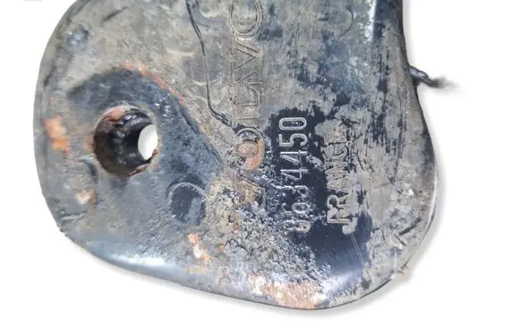Volvo XC90 Engine mounting bracket 8634450