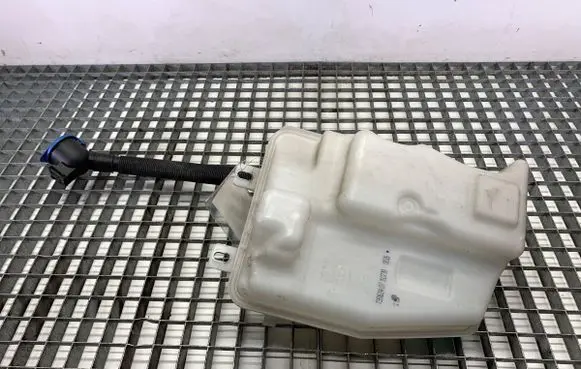 Windshield washer fluid reservoir/tank