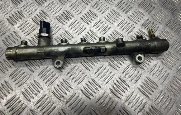 Nissan Primera Fuel main line pipe 8200330912 021161L4 0445214065