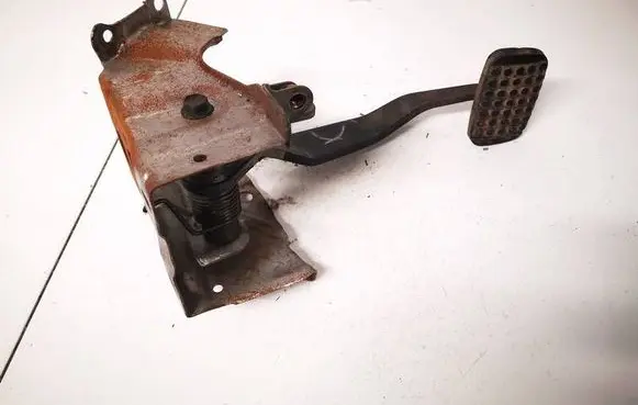 Daihatsu Sirion Brake pedal