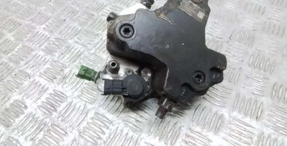 Volvo V70 Fuel injection high pressure pump 30756125