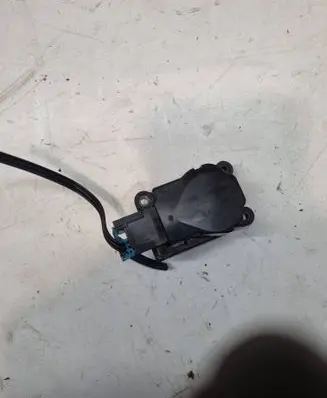Mercedes-Benz CLS C219 Air flap motor/actuator G4126002 A2038201642 EAB502