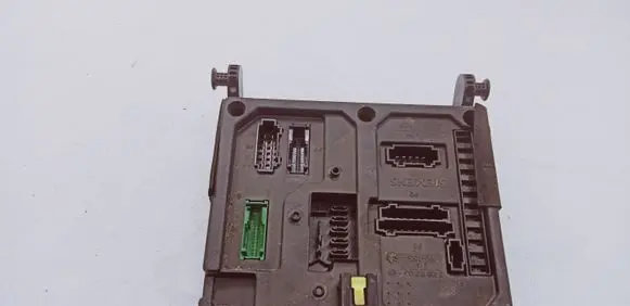 Ford Galaxy Fuse module 7M3962258L S110730200F YM2114B205BC