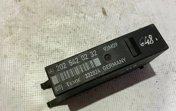 Mercedes-Benz C W202 Light module LCM a2025420232 2025420232