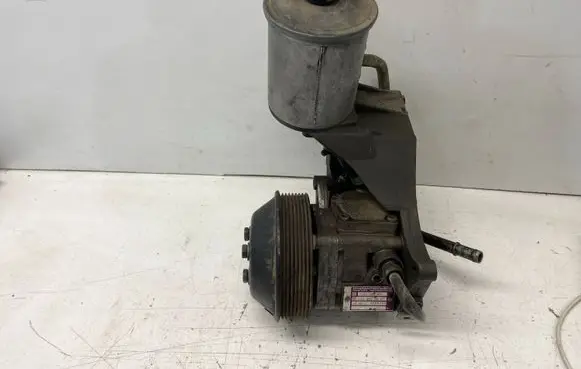 Mercedes-Benz E W124 Power steering pump A1404600580 1404600580 A1404600279