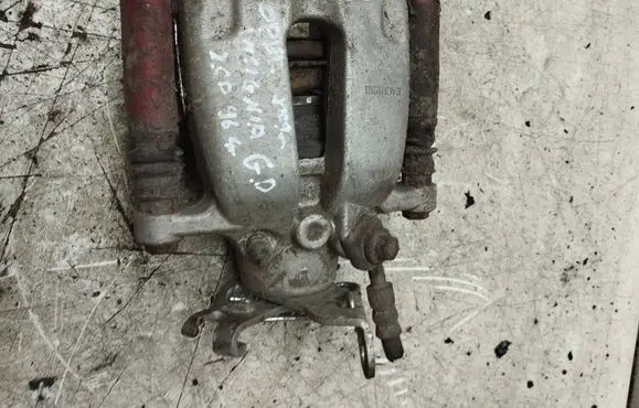 Opel Insignia A Rear brake caliper
