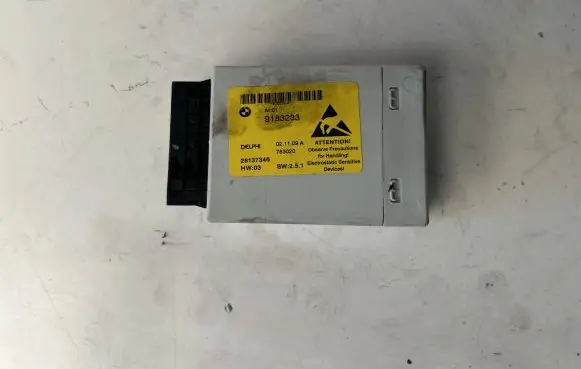 BMW 5 E60 E61 Center console control module 28137346