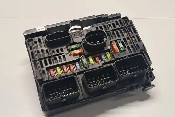 Peugeot 407 Fuse module 9658070980 BSML0900 S118983009C