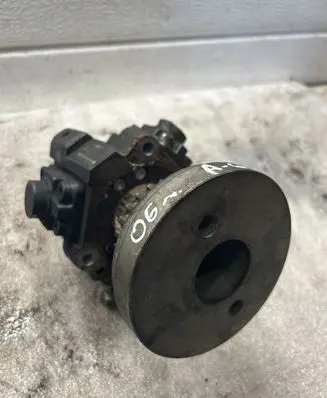 Audi A6 S6 C6 4F Fuel injection high pressure pump 0445010171