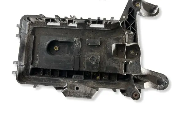 Volkswagen PASSAT CC Battery tray 1K0915325B
