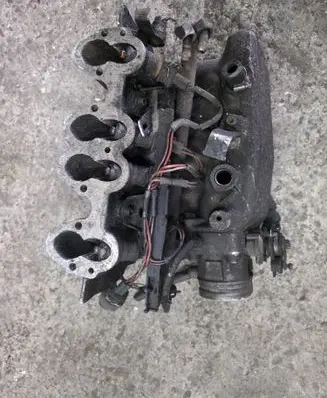 Volkswagen PASSAT B3 Intake manifold 037133223