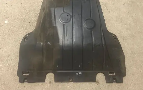 Renault Clio IV Engine splash shield/under tray 8200540585 8200161848