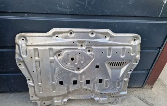 Subaru Outback Engine splash shield/under tray