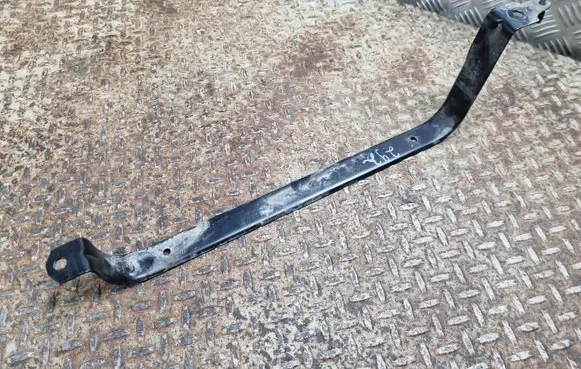 Fuel tank mounting bracket