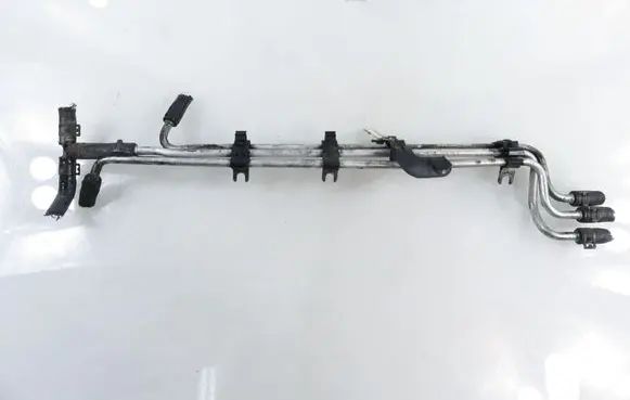 Volkswagen PASSAT B6 Fuel line pipe 