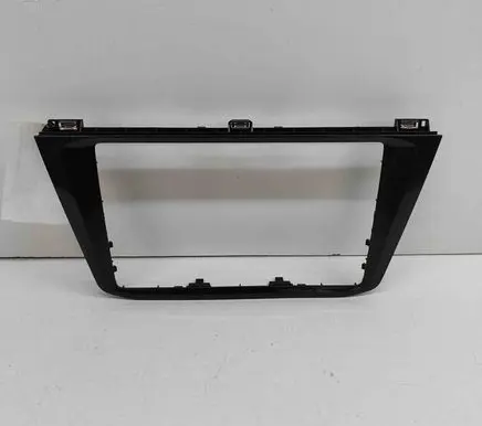 Volkswagen Tiguan Radio/GPS head unit trim 5NA858071D
