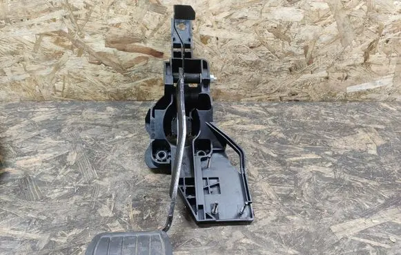 Citroen DS7 Crossback Brake pedal 9807994580