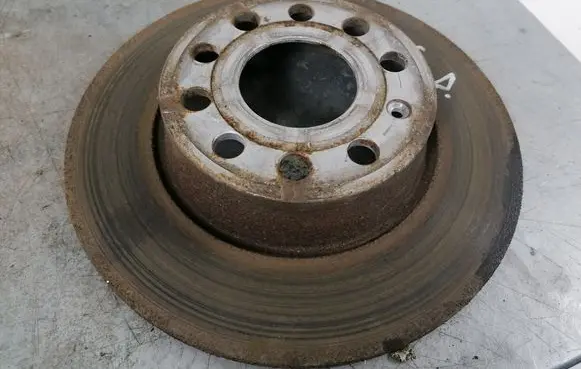 Volkswagen Golf VII Rear brake disc
