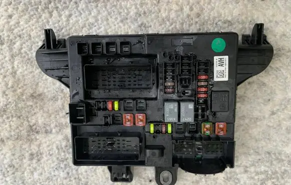 Opel Insignia A Fuse module 22737766 14534723311