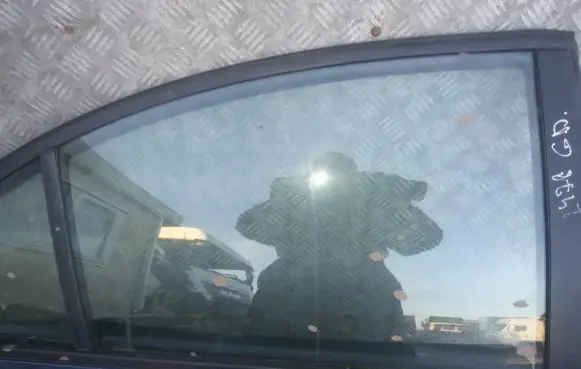 Nissan Primera Rear door window glass