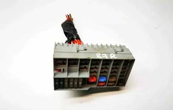 Volvo XC90 Fuse module 8637669