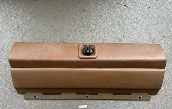 Nissan Patrol 160 Glove box lid/cover 68510C6070