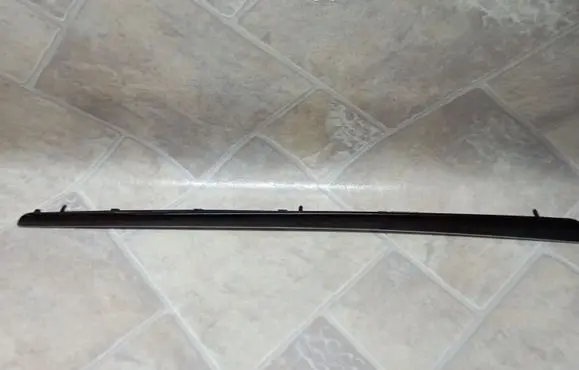 Rear door trim (molding)