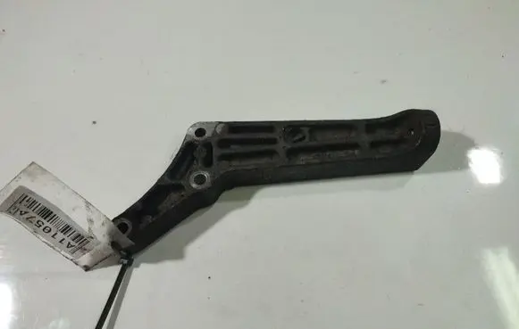 Honda FR-V Engine mounting bracket 
